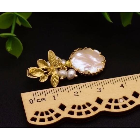 RETAIL $40 Gold over 925 Silver Leaf & Shell Earrings*BEAUTIFUL - Picture 2 of 2